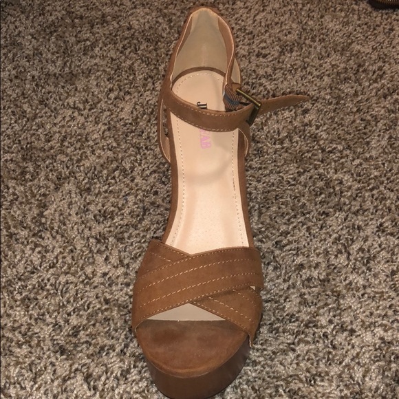 Brown heels - Picture 2 of 2